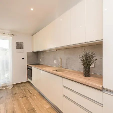 Cozy Apartamento Lukoran