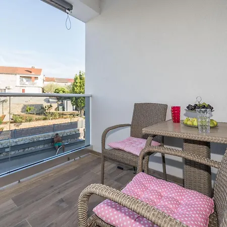 Cozy Apartment Lukoran