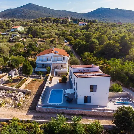 Cozy Apartment Lukoran